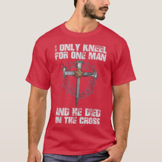 私は一人の男のためにひざまずき、彼は十字架で死んだ Tシャツ