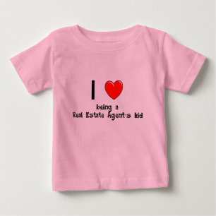 私は不動産業者の子供のTシャツであることを愛します ベビーTシャツ