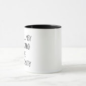 私は不器用で壊れやすい男のまわりに性にはならない マグカップ (中央)