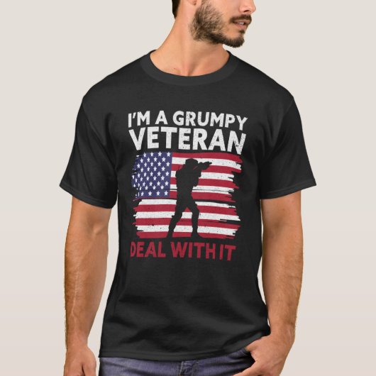 私は不機嫌な退役軍人でそれに対処するアメリカ国旗のアメリカ Tシャツ (正面)