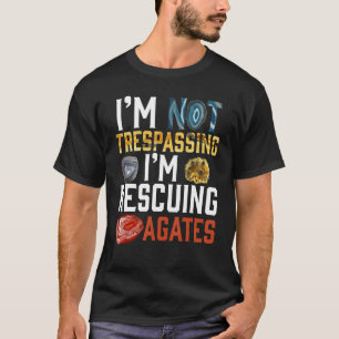 私は不法侵入地質学者を救出している Tシャツ