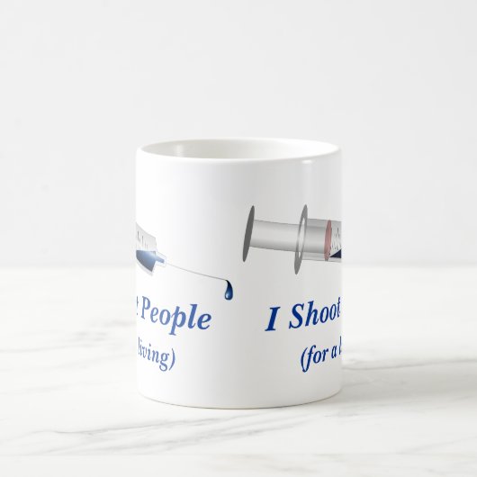 私は人々のナースのユーモアを撃ちます コーヒーマグカップ (中央)