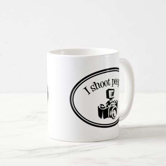 私は人々のレトロのカメラマンのカメラB&Wを撃ちます コーヒーマグカップ (正面右)