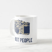 私は人々の写真撮影のカメラを撃ちます コーヒーマグカップ (正面左)