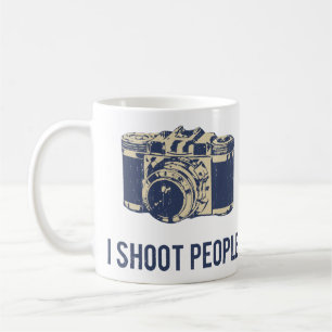 私は人々の写真撮影のカメラを撃ちます コーヒーマグカップ