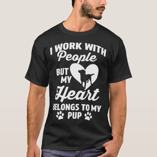 私は人と一緒に働いているが、私のハートは私の仲間である Tシャツ (正面)
