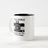 私は人を撃ち、時には頭を切る ツートーンマグカップ (正面左)