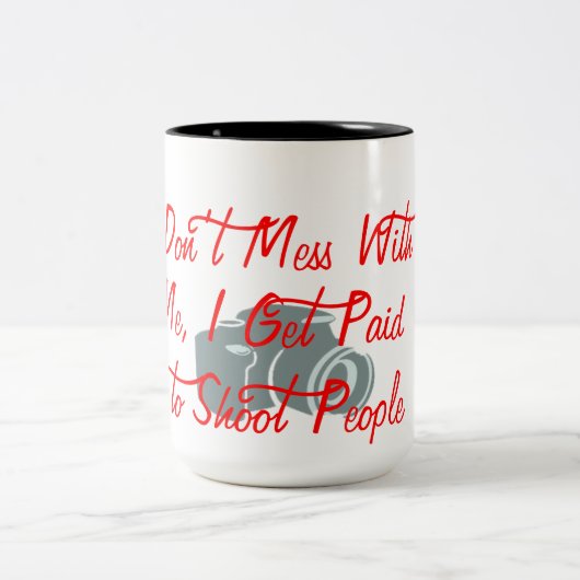 私は人を撃つのに金を払わおもしろいれる ツートーンマグカップ (中央)