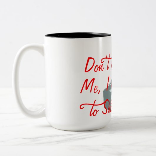 私は人を撃つのに金を払わおもしろいれる ツートーンマグカップ (左)