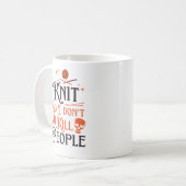 私は人を殺さないように編む、編み物愛好家 コーヒーマグカップ (正面左)
