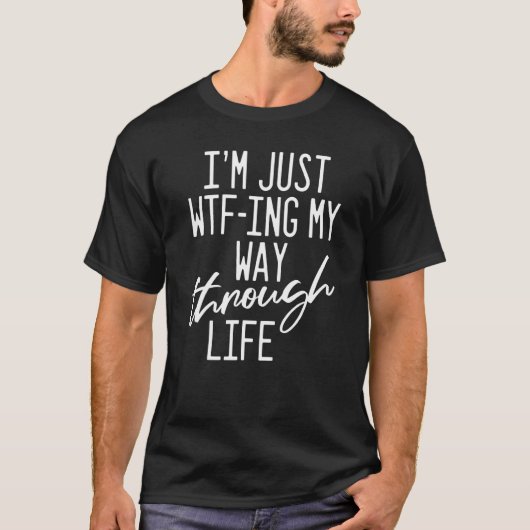 私は人生の皮肉なSaを通じて私の道を歩んでいる Tシャツ (正面)