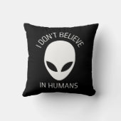 私は人間信じではない クッション (裏面)