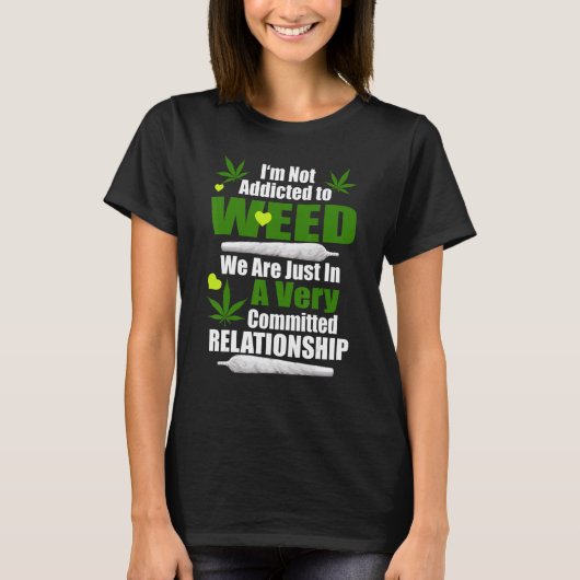 私は人間関係の中にいるだけで雑草に溺れていない Tシャツ (正面)
