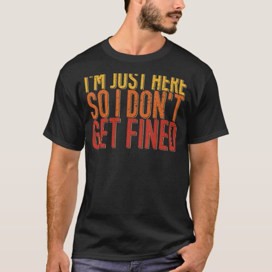 私は今ここにいるから罰金を科せられない Tシャツ (正面)