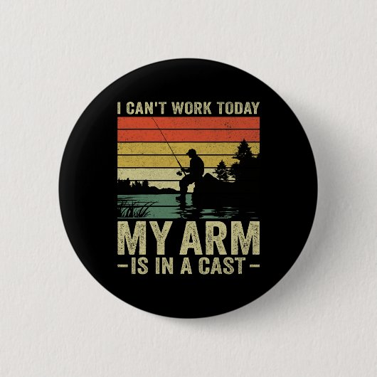 私は今日は仕事ができない私の腕はキャスト魚釣り脂肪の中にある 缶バッジ (正面)