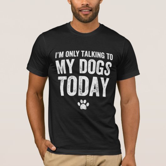 私は今日は犬と話しかけている Tシャツ (正面)