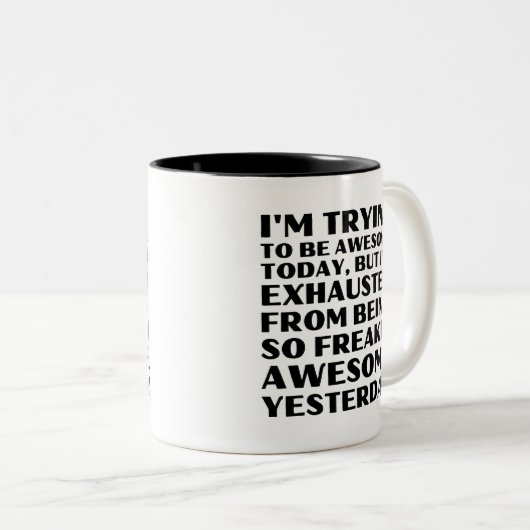私は今日は生き素晴らしたいと思っているが疲れている ツートーンマグカップ (正面右)