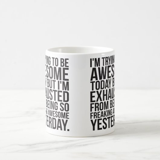 私は今日は生き素晴らしようとしているけど疲れている コーヒーマグカップ (中央)