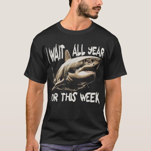 私は今週のシャークを一年中待つ Tシャツ (正面)