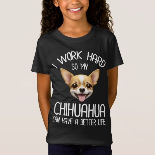 私は仕事の懸命だから私のChihuahuaより良い生活を持つことができる Tシャツ (正面)