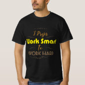 私は仕事の懸命頭が切れるシャツより仕事の方が好き Tシャツ (正面)