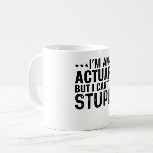 私は保険計理人だが馬鹿を直すことはできない コーヒーマグカップ (正面左)