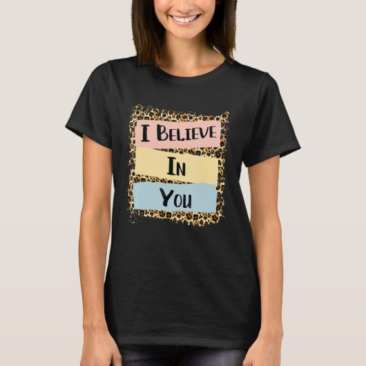 私は信じ君ヒョウやる気を起こさせるの試験日 Tシャツ (正面)