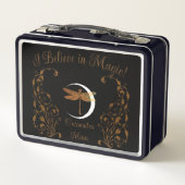 私は信じ魔法だ！カスタマイズ メタルランチボックス (裏面)