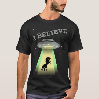 私は信じUfoでユニコーンを取っている Tシャツ