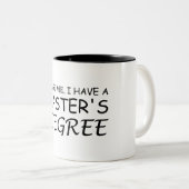 私は修士号を持っていると信じて下さい ツートーンマグカップ (正面右)