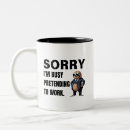 私は働く忙しふりをしている ツートーンマグカップ