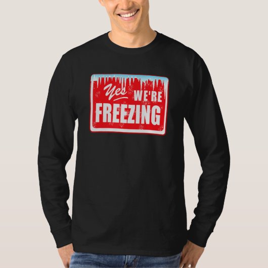 私は冷おもしろい冷Yes私たちは凍結グラフィック雪の日 Tシャツ (正面)
