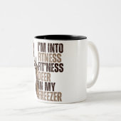 私は冷凍庫でフィットネスフィットネス鹿に夢中おもしろい ツートーンマグカップ (正面右)