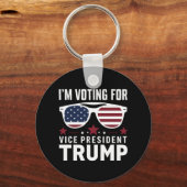 私は副大統領トランプに投票します 2024年選挙 キーホルダー (正面)