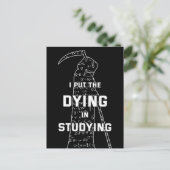 私は勉強に死を置く – 大学のユーモア ポストカード (スタンド正面)