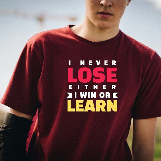 私は勝つか負けないか学 Tシャツ