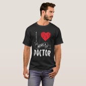 私は医者になるのが大好きだ Tシャツ (正面フル)