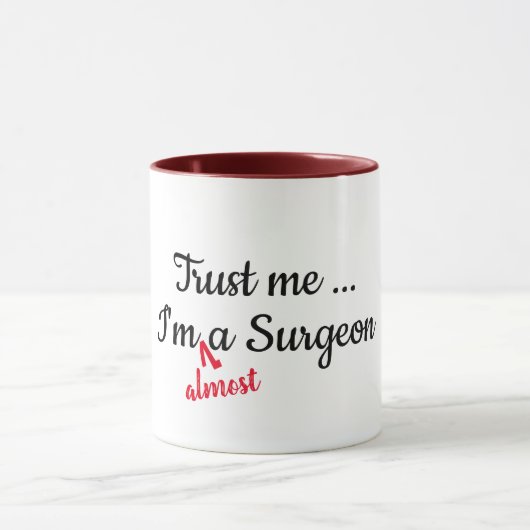 私は医者のパンに近いと信じおもしろいる マグカップ (中央)