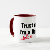 私は医者の健康に関する冗談のプンだおもしろいよ  マグカップ (正面左)