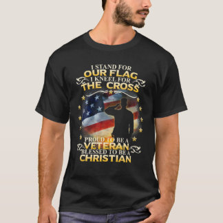 私は十字架のために私は私たちの旗のために立つ Tシャツ