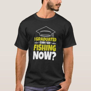 私は卒業できる今魚釣りに行く漁師卒業生 Tシャツ