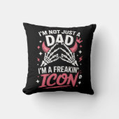 私は単なるパパではないフリーキンのアイコンTシャツ クッション (正面)