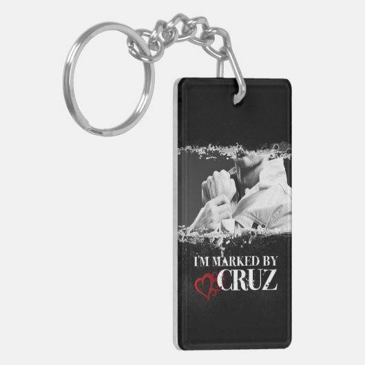 私は印を付けられたKeychainです: Cruz キーホルダー (正面左)