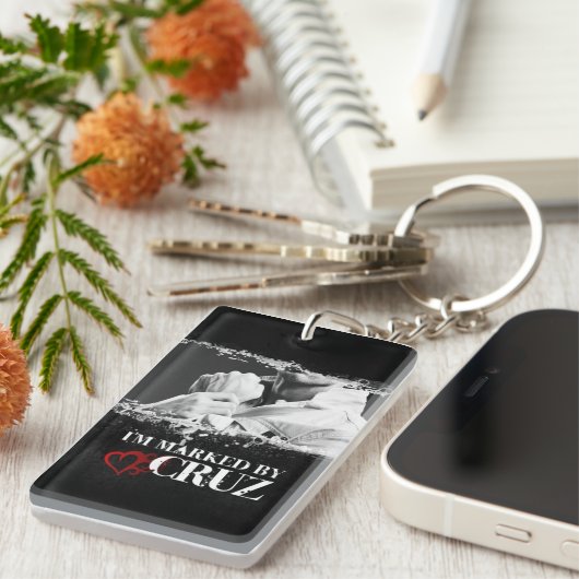 私は印を付けられたKeychainです: Cruz キーホルダー (正面右)