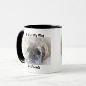 私は友達のマグカップを口にしゃべる。 マグカップ (正面左)