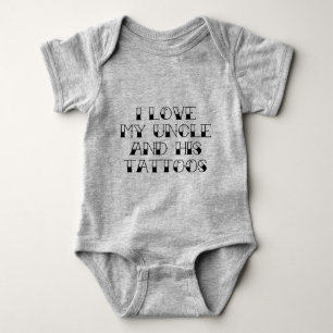 私は叔父と彼の入れ墨が大好きだ ベビーボディスーツ