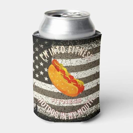 私は口の中でフィットネスフィットネスのホットドッグに夢中になっている 缶クーラー (缶正面)
