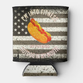 私は口の中でフィットネスフィットネスのホットドッグに夢中になっている 缶クーラー (正面)