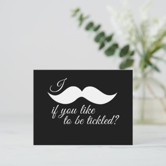 私は口もしひげをチクチクしたい – .png ポストカード (スタンド正面)