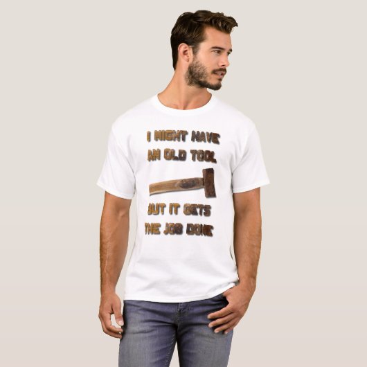 私は古い道具を持っていて、Tシャツの仕事を終える Tシャツ (正面フル)